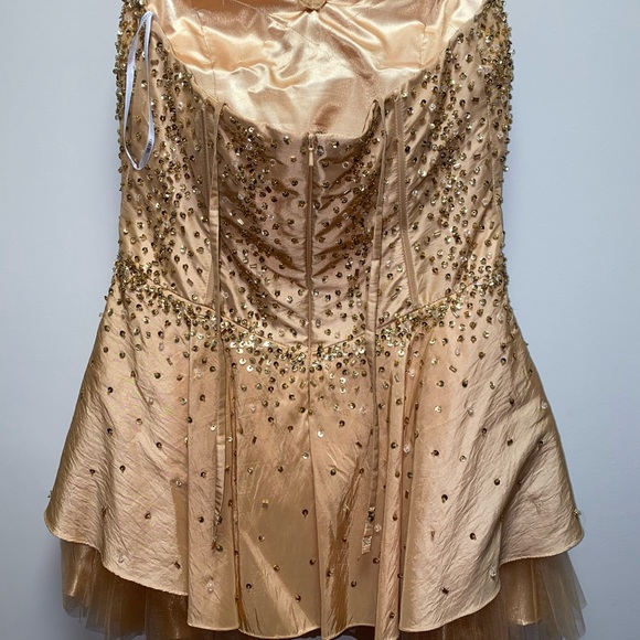 Gold short dress - Picture 4 of 6